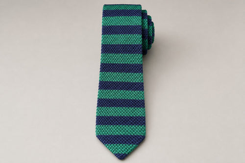 Corbata tejida Bali en verde y azul marino con rayas anchas, vista frontal - Viaggio Chile