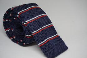 Corbata tejida Kioto en azul con líneas rojas y blancas - Viaggio Chile
