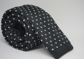 Corbata tejida Berlín en negro con destellos blancos - Viaggio Chile
