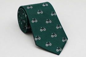 Corbata Copenhague en verde con bicicletas bordadas, foto de catálogo - Viaggio Chile