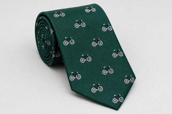 Corbata Copenhague en verde con bicicletas bordadas, foto de catálogo - Viaggio Chile